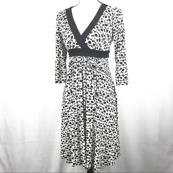 Maggy London Dresses & Skirts - Maggy London Empire Waist Dress Sz 4 Black White